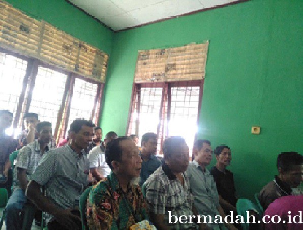 Dosen Fekon UIR Latih Sentral Pandai Besi di Kabupaten Kampar