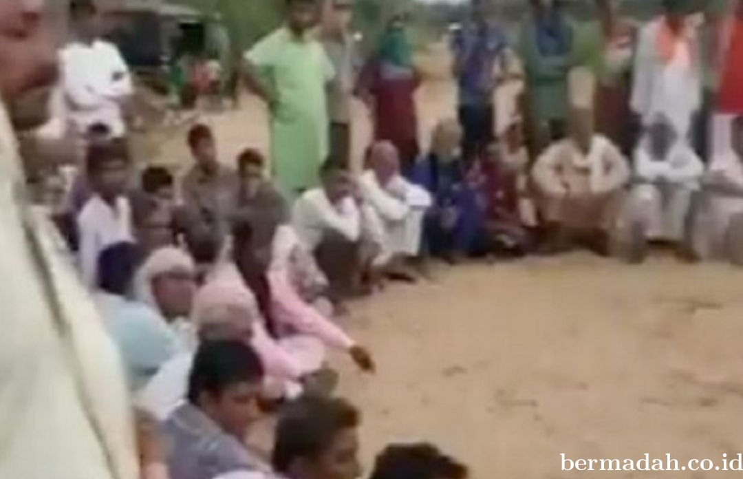 Dituduh Selingkuh, Bibi dan Keponakan Dipaksa Mandi Telanjang di Depan Ratusan Orang
