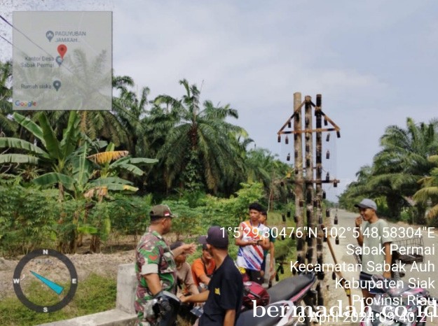 Komsos Babinsa Koramil 06/PWK Sabak Auh di wilayah Kampung Sabak Permai, Senin 8 April 2024