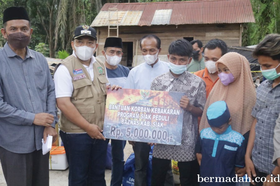 Wabup Husni Merza Salurkan Bantuan Kebakaran