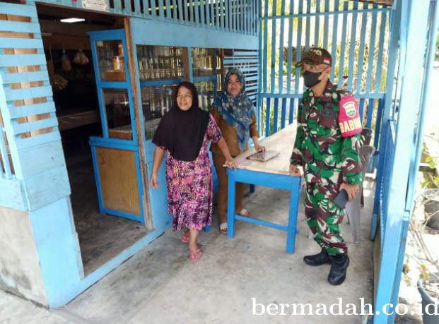 Bertempat di Kampung Teluk Batil, Anggota Koramil 02/SA Serda Dedi Laksanakan Giat Pendampingan