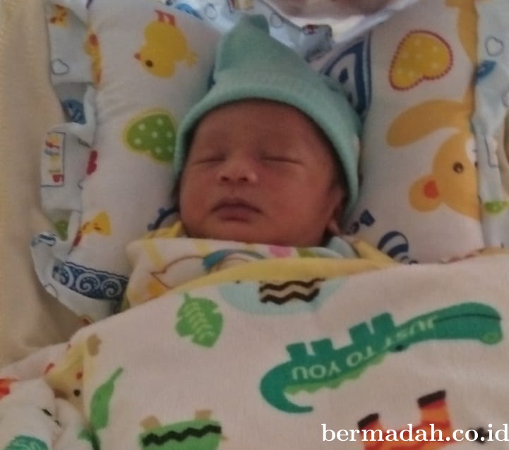 Akhirnya, Bayi yang Ditemukan dalam Kantong Plastik, Kini Memiliki Orangtua Angkat