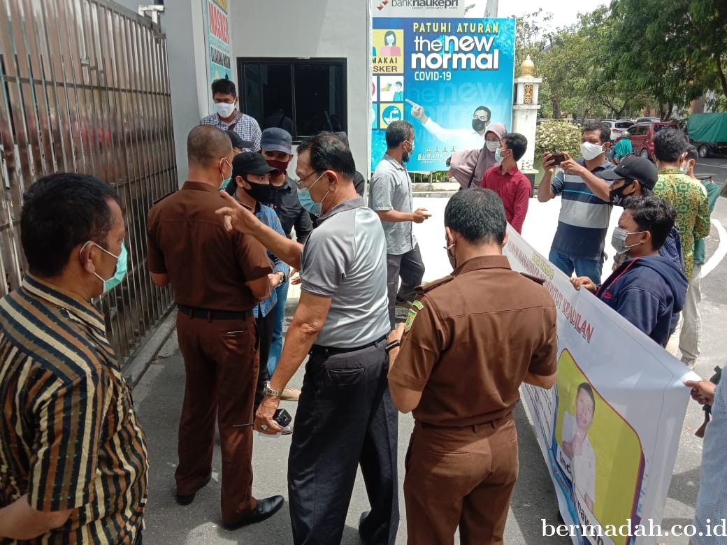 AMMK Riau Geruduk Kejati Riau, Minta Segera Tetapkan Tersangka Kasus Korupsi di Bengkalis