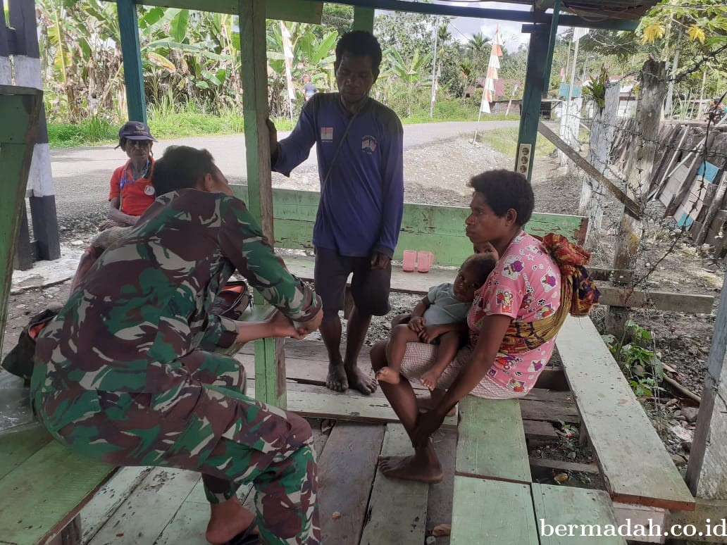 Peduli Kesehatan Masyarakat di Ujung Timur Papua, Satgas Yonif 126/KC Layani Pengobatan Gratis