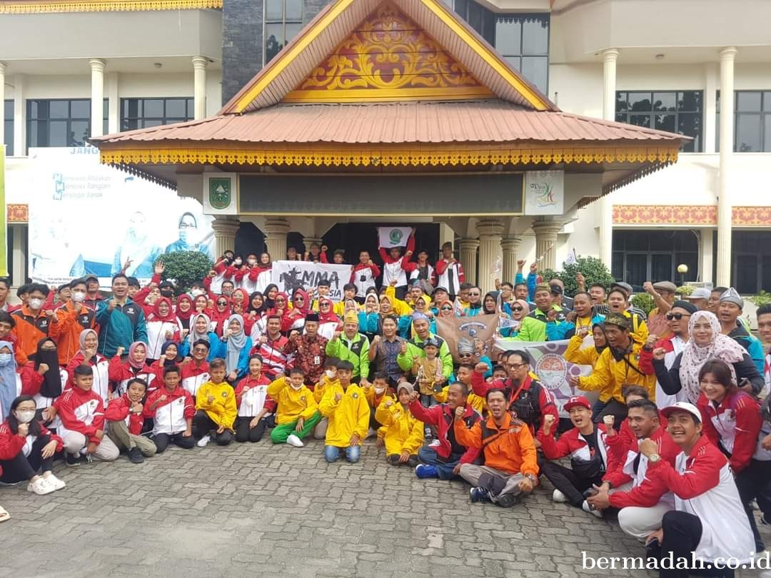 Berangkat Mandiri, Gubernur Riau Lepas 420 Atlet ke FORNAS di Palembang