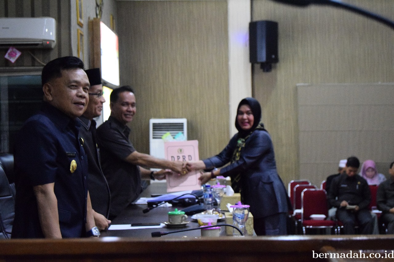 Fraksi Dprd Sampaikan Pandangan Umum Terhadap Ranperda Perubahan Apbd Meranti 2022 0209