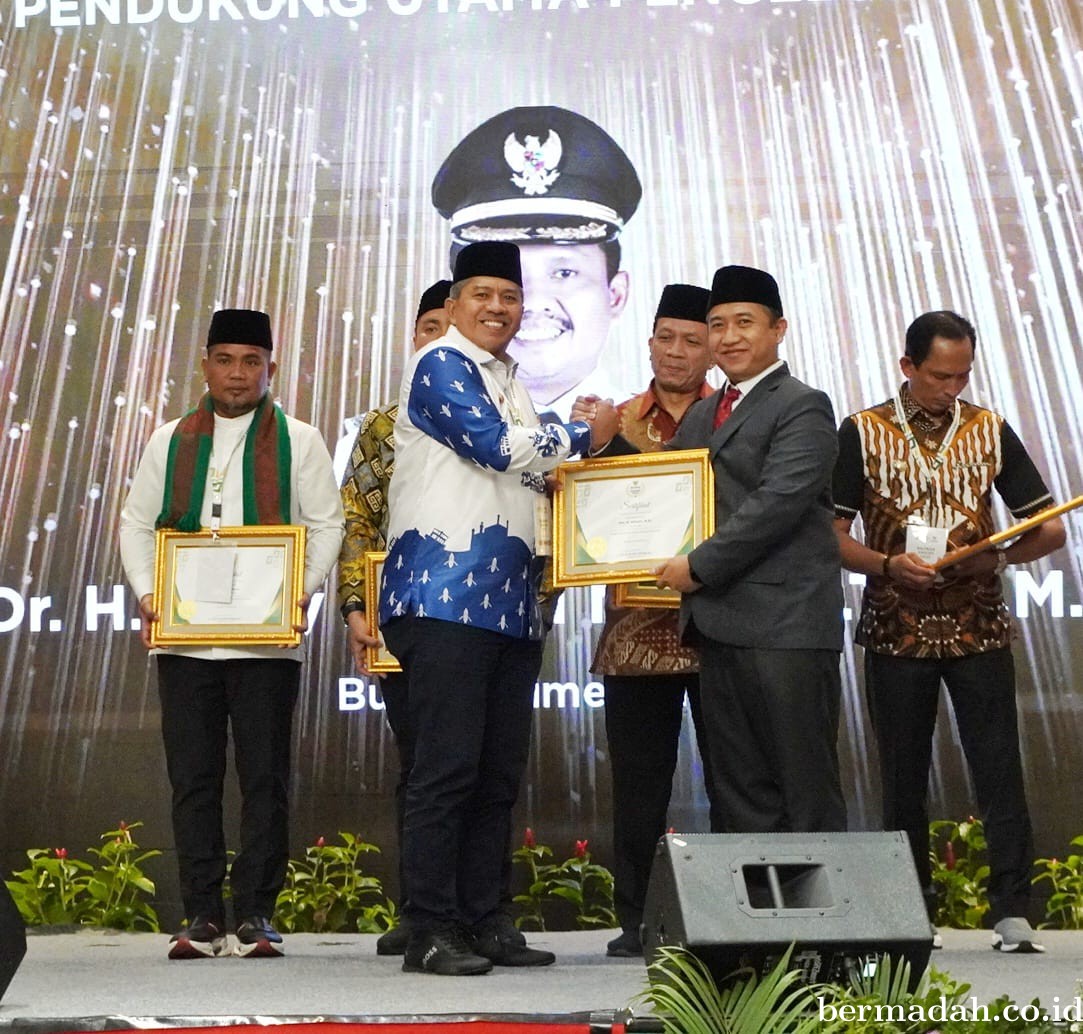 Dukung Pengelolaan Zakat, Bupati Alfedri Raih Penghargaan Pada BAZNAS Award 2023