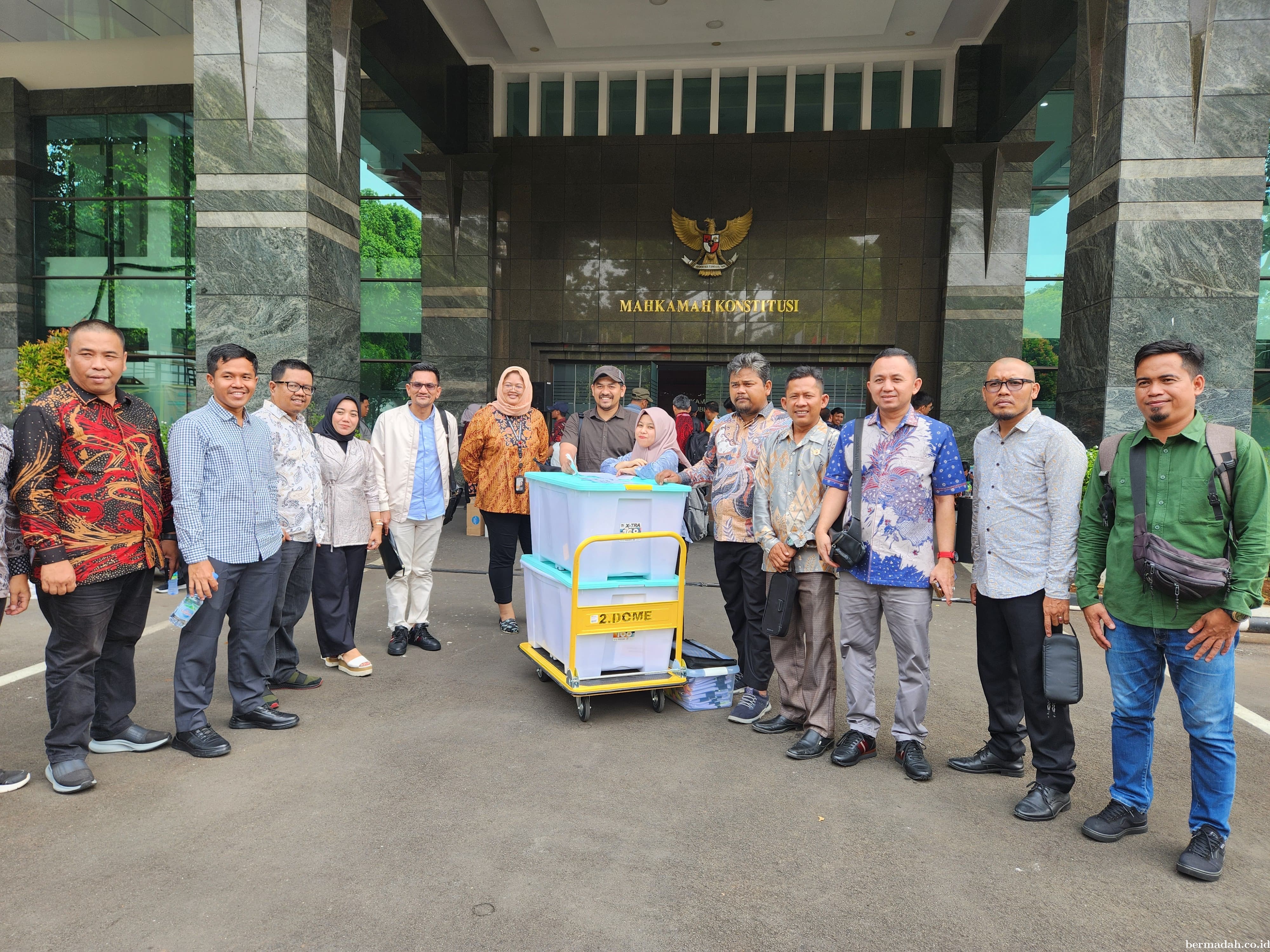 Siap Hadapi Sidang PHPU, Bawaslu Riau Serahkan Berkas Keterangan dan Alat Bukti Ke MK Hari Ini