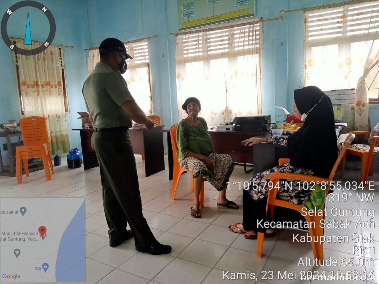 Kamis 23 Mei, Babinsa Koramil 06/PWK Sabak Auh komsos di Kampung Selat Guntung