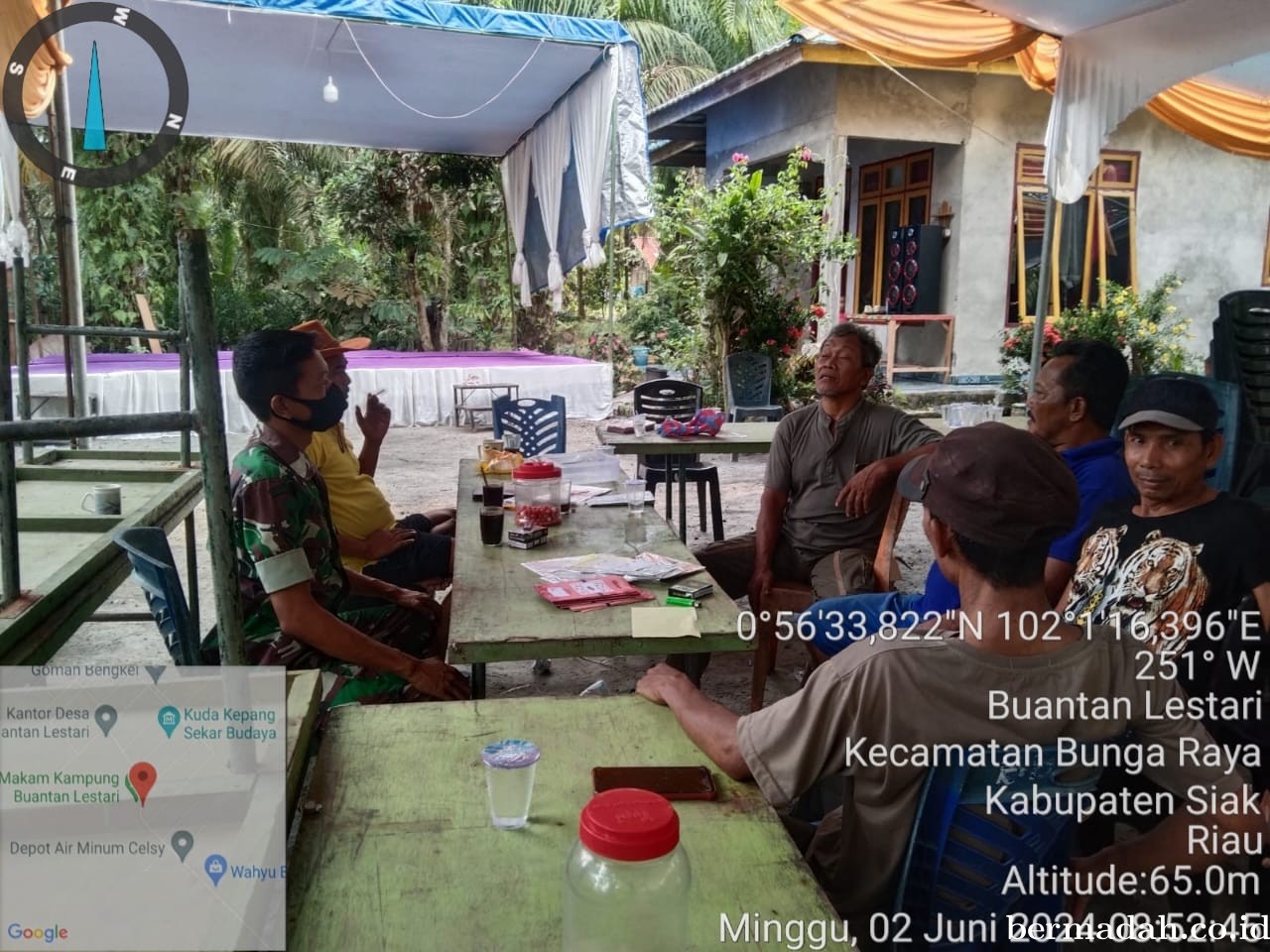 Minggu 2 Juni, Babinsa Koramil 06/PWK Sabak Auh komsos di Kampung Buantan Lestari