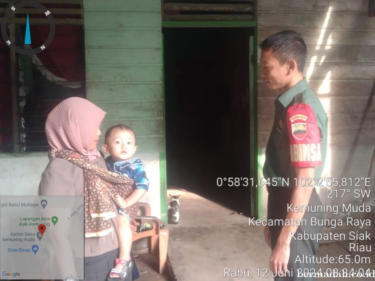 Rabu 12 Juni 2024 Anggota Koramil 06/Pwk Sabak Auh Laksanakan pengecekan anak stunting