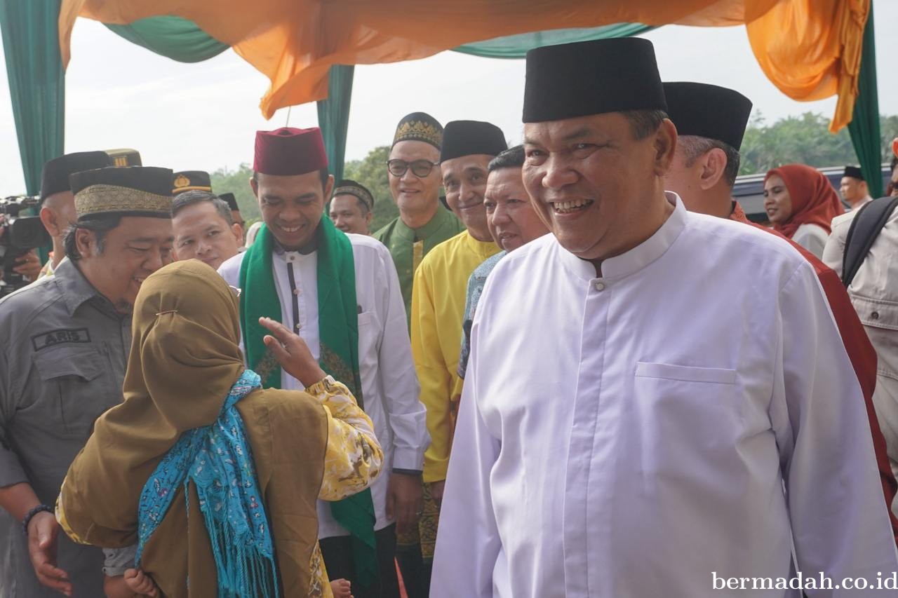 Bersama UAS, Pj Gubernur SF Hariyanto Resmikan Pesantren Mahad Islam Riau