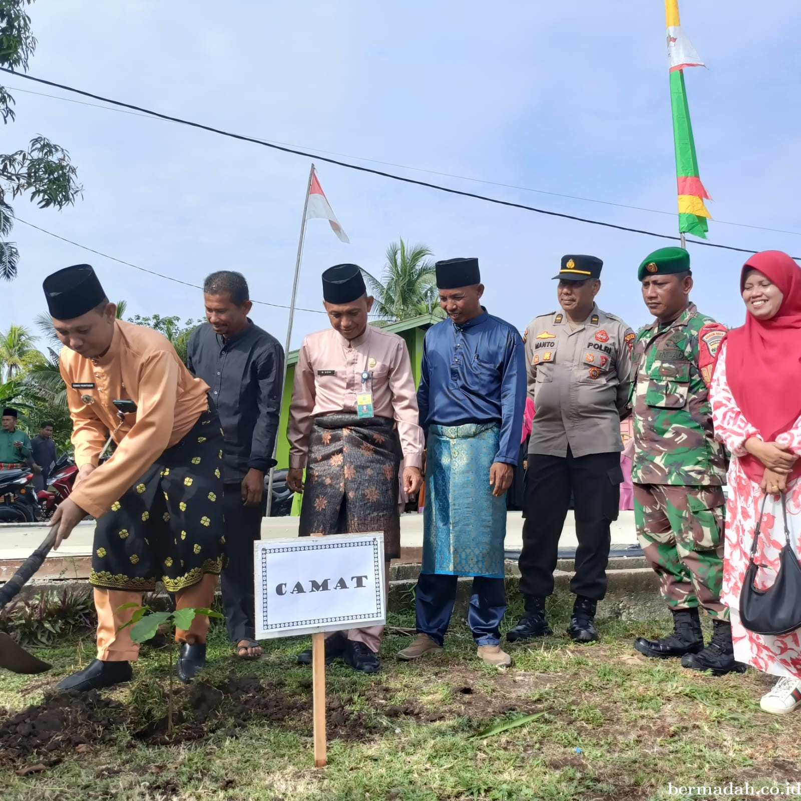 Apel Dalam Rangka Program Bupati Berkerja Dan Berkantor di Kampung Sungai Kayu Ara