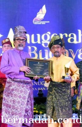 Malam puncak Anugerah Budaya 2024, Aris Abeba Terima Anugerah Abdi Budaya 2024