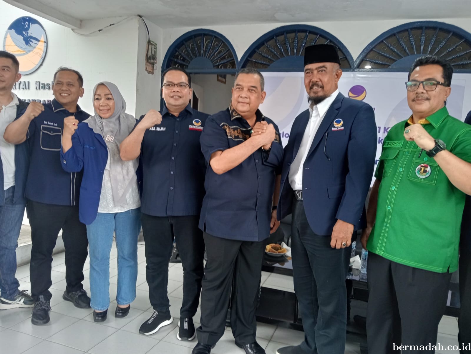 Jadi Kuda Hitam, Edy Natar dan Dastriani Bibra Daftar ke KPU Pekanbaru Dihari Terakhir