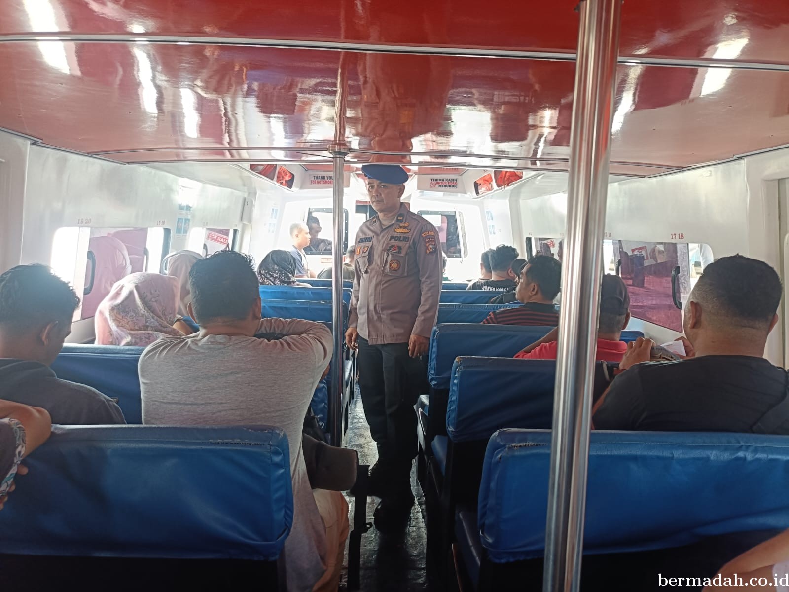 Satpolairud Polres Pelalawan Gelar Sosialisasi Kamtibmas di Kapal Penumpang, Jelang Pilkada 2024