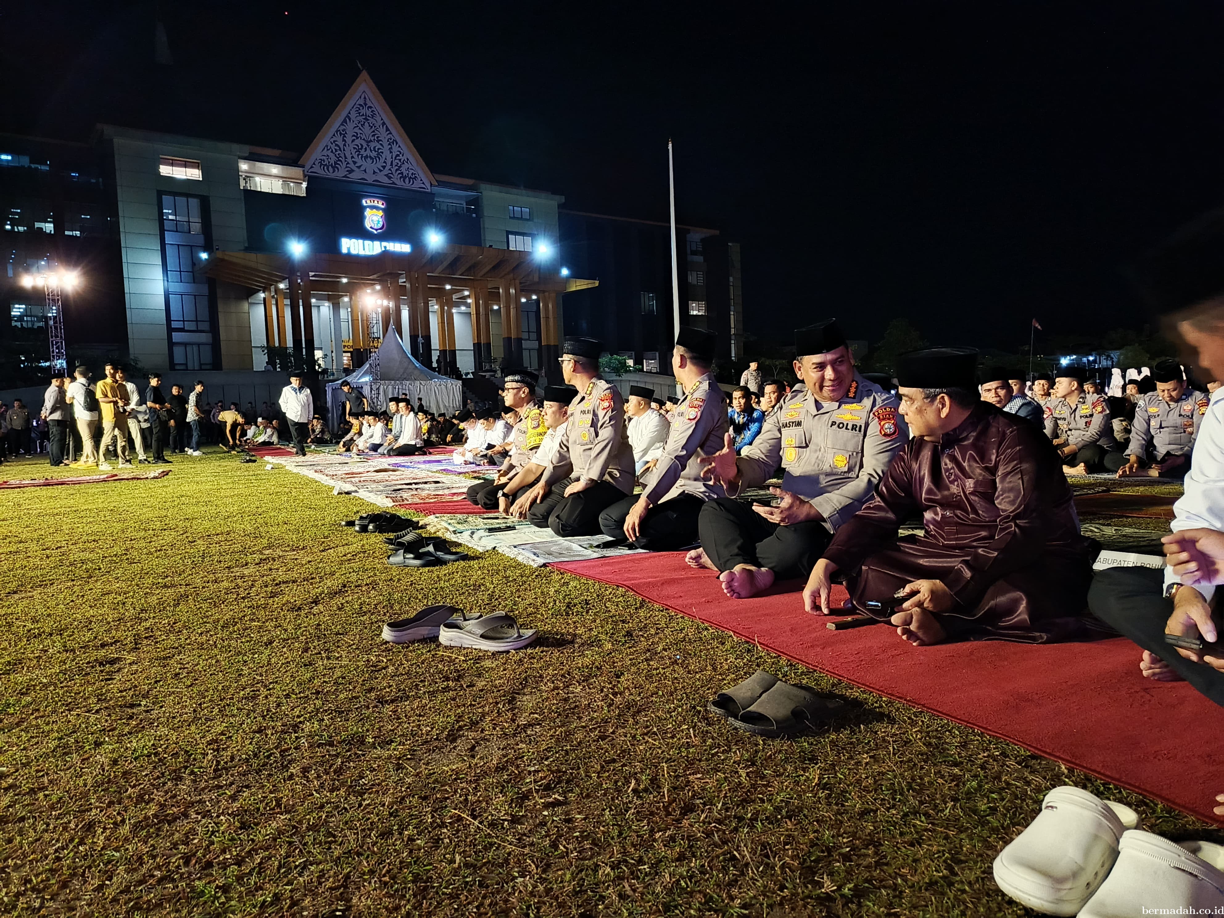 Polda Riau Ciptakan Pilkada Damai dengan Doa dan Sholat Subuh Berjamaah