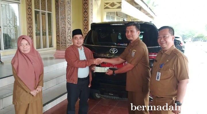 Wakil Bupati Pelalawan H Nasarudin SH MH Serahkan Mobil Dinas Jelang Masa Kampanye