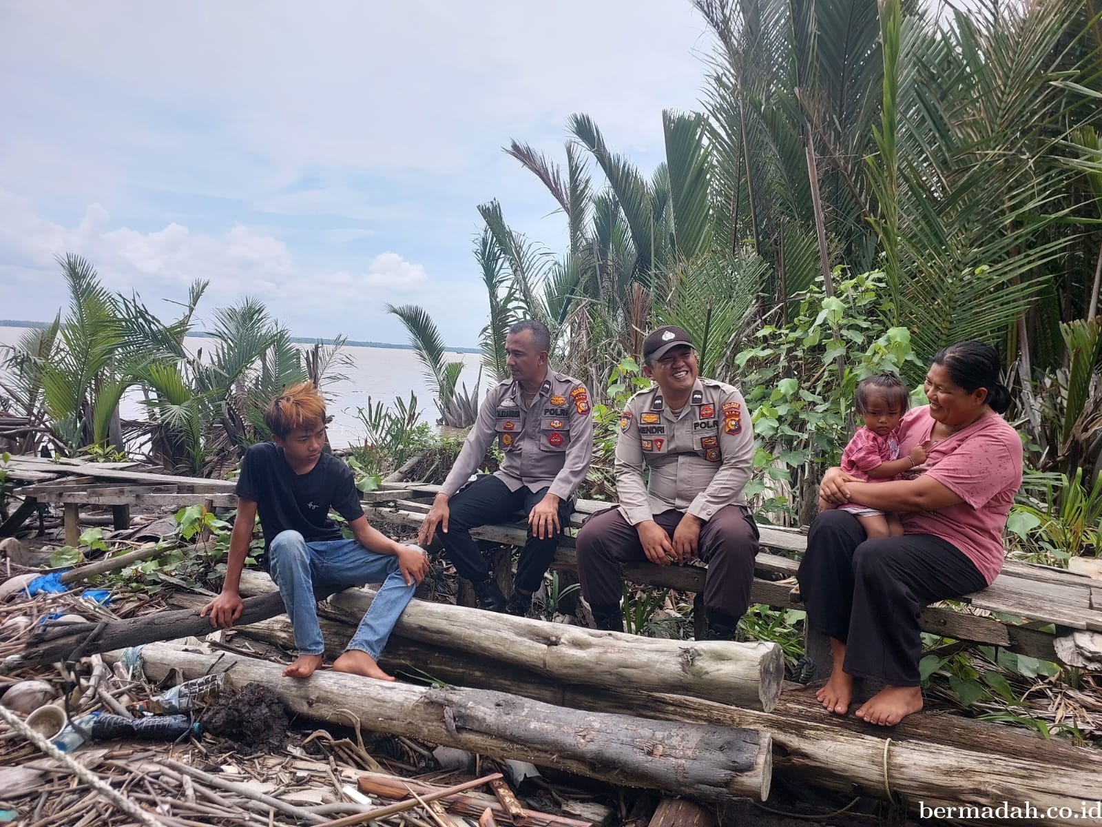 Polsek Kuala Kampar Laksanakan Cooling System, Sambangi Keluarga Nelayan untuk Jaga Kamtibmas