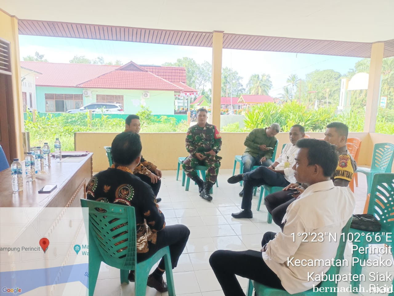 Jumat 7 Maret, Babinsa Koramil 02/Sungai Apit  Patroli dan Sosialisasi Pilkada Damai