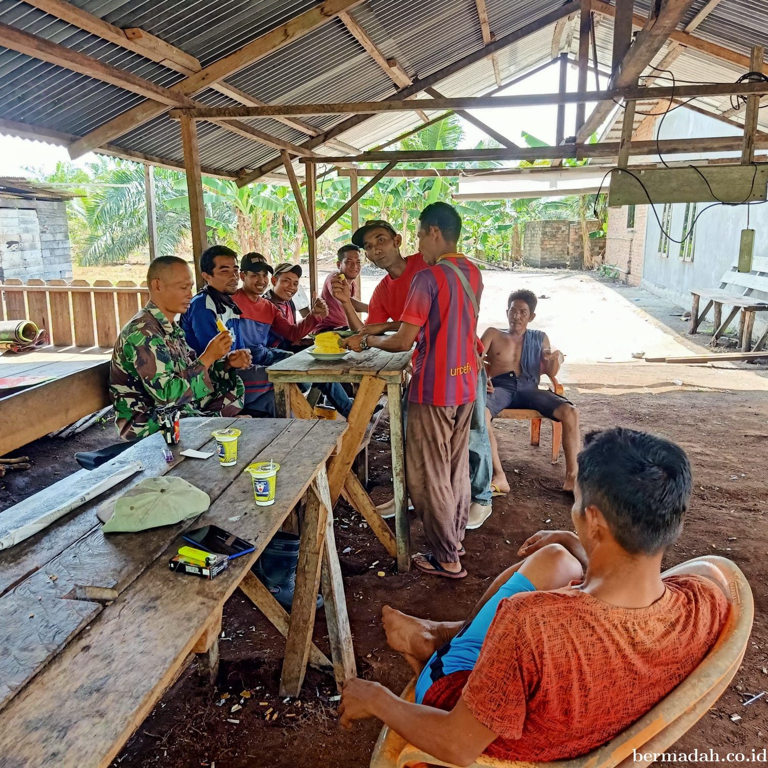 Selasa 22 Juli, Babinsa Koramil 02/Sungai Apit Komsos kepada Masyarakat Kampung Teluk Batil