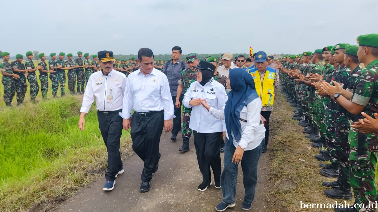 Menteri Pertanian Tinjau Percepatan Swasembada Pangan di Kabupaten Siak