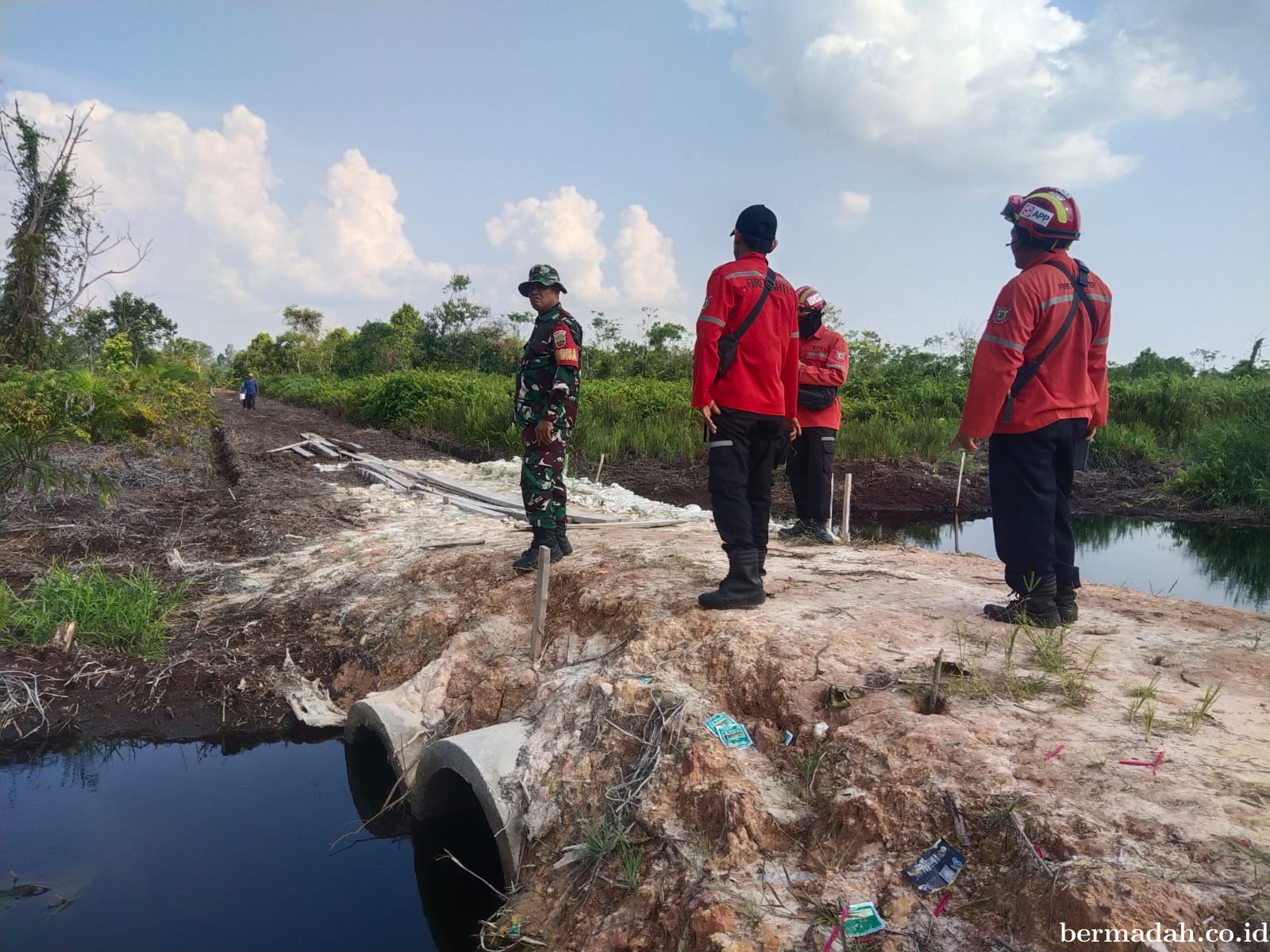 Penanggulangan Karhutla di Wilayah Koramil 02/Sungai Apit Minggu 27 Juli