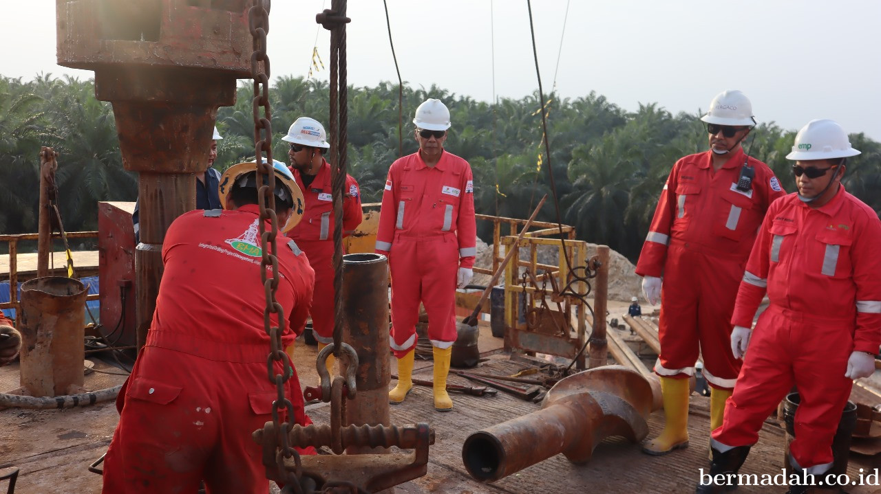 EMP Energi Riau Tajak Sumur Kayu Ara 20: Dorong Produksi Migas Nasional dan Kepedulian Sosial