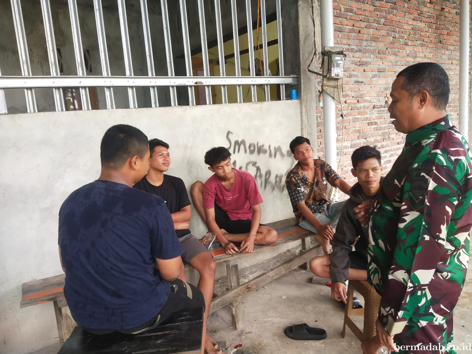 Selasa 29 Juli, Babinsa Koramil 02/Sungai Apit Komsos kepada Masyarakat Kampung Dosan