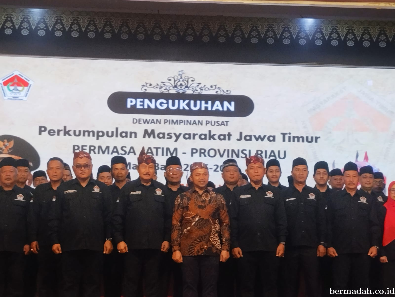 Gubri Abdul Wahid Lantik Pengurus DPP Permasa Jatim - Provinsi Riau Masa Bakti 2025 - 2030