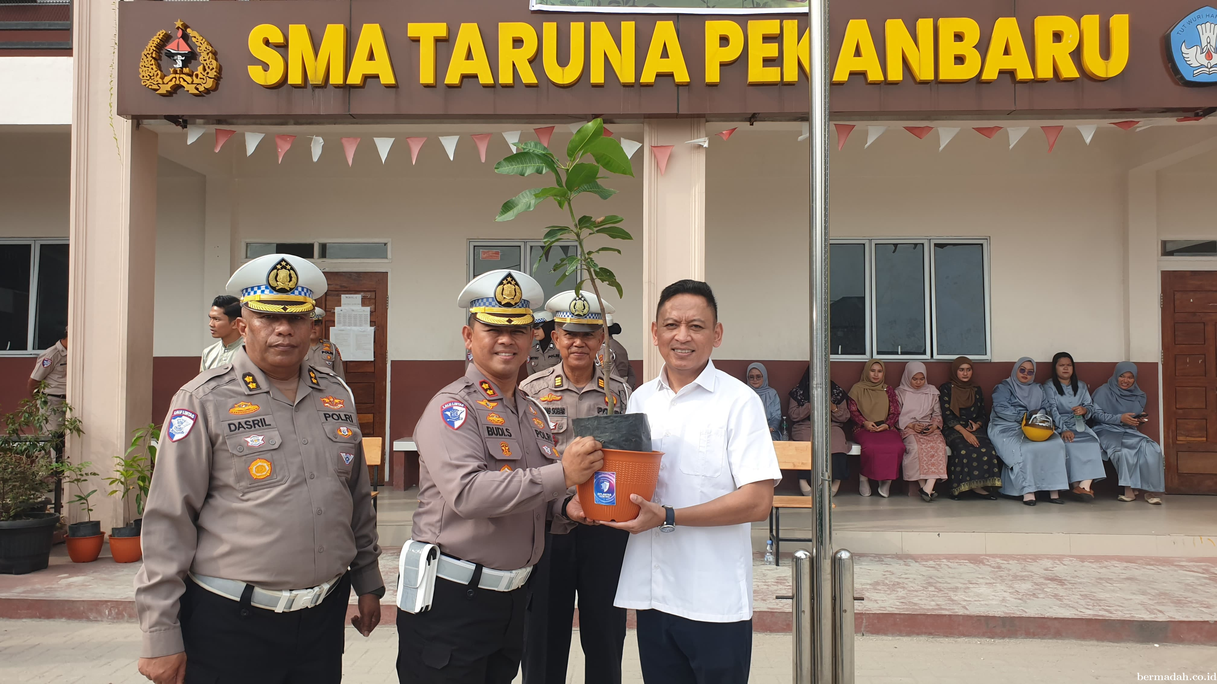 Ditlantas Polda Riau Edukasi Para Pelajar SMA Taruna Mandiri