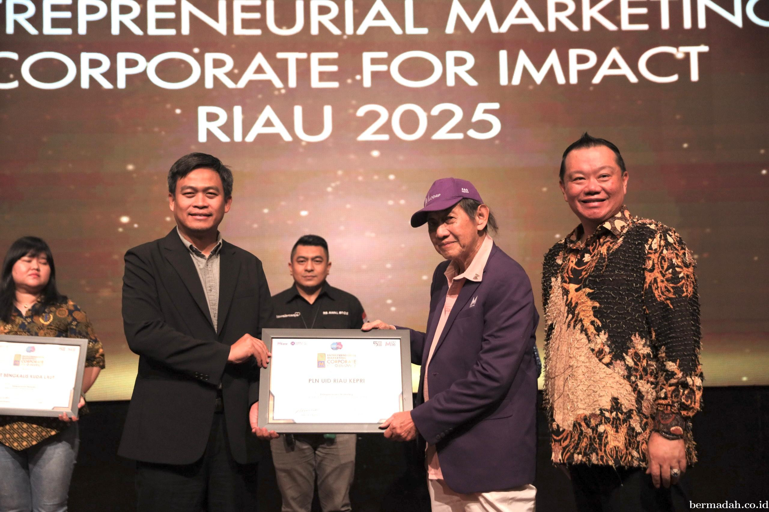 PLN Raih Penghargaan Entrepreneurial Marketing Corporate for Impact 2025 di Pekanbaru