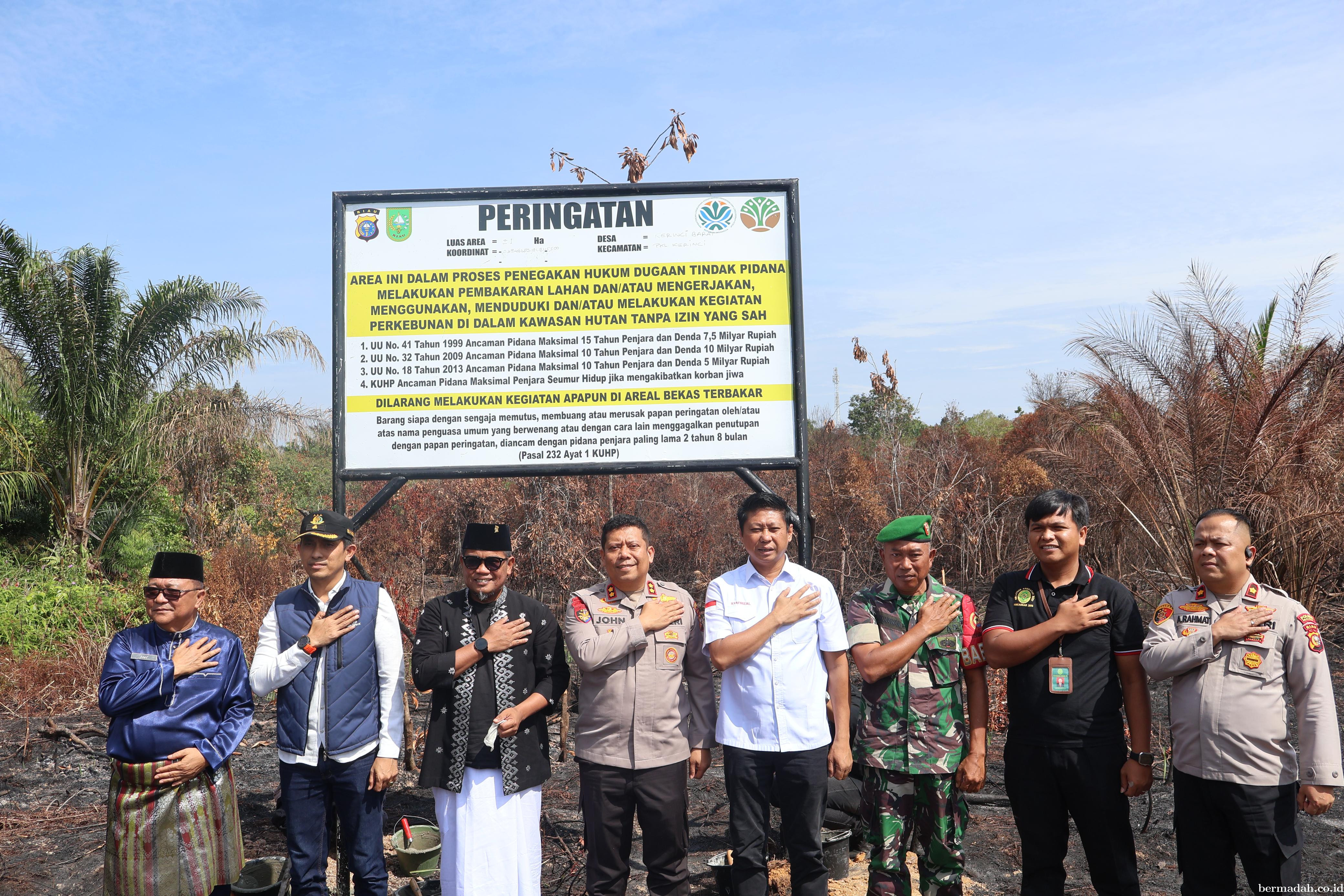 Polres Pelalawan dan Forkopimda Pasang Plang Larangan Bakar Hutan, Tegaskan Komitmen Cegah Karhutla
