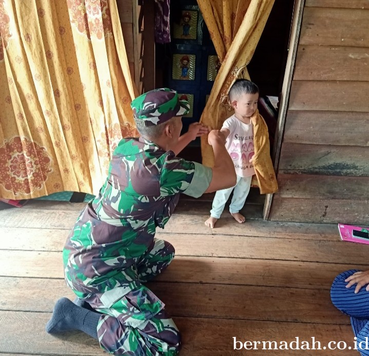 Kamis 21 Maret, Babinsa Koramil 02/SA Follow up/mengunjungi anak Asuh Stunting
