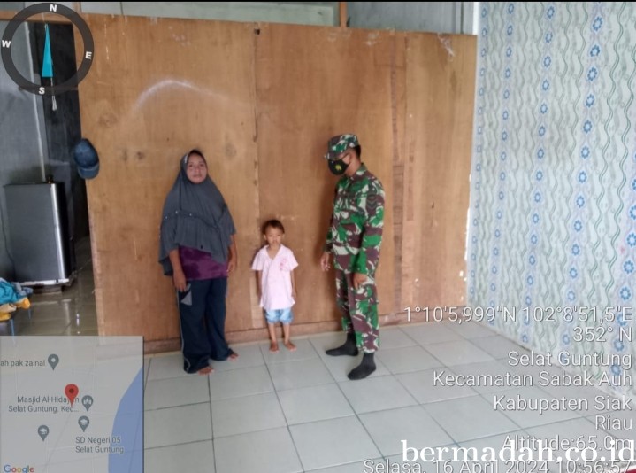 Selasa 16 April Anggota Koramil 06/Pwk Sabak Auh Pengecekan anak stunting di Kampung Selat Guntung