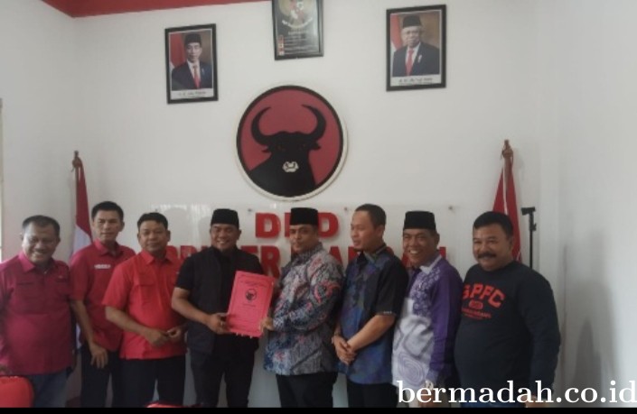 Terus Melaju, M Nasir Mendaftar ke DPD PDI P Riau